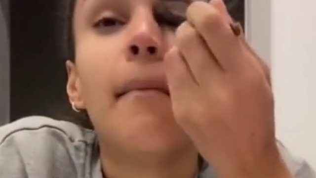 当蝙蝠侠接到求救后，第一件要做的事儿