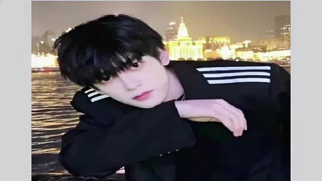 聊天唱歌点关注点歌