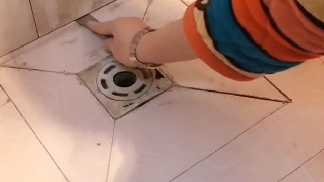 卫生间漏水不要怕，关注我告诉您怎样解决！