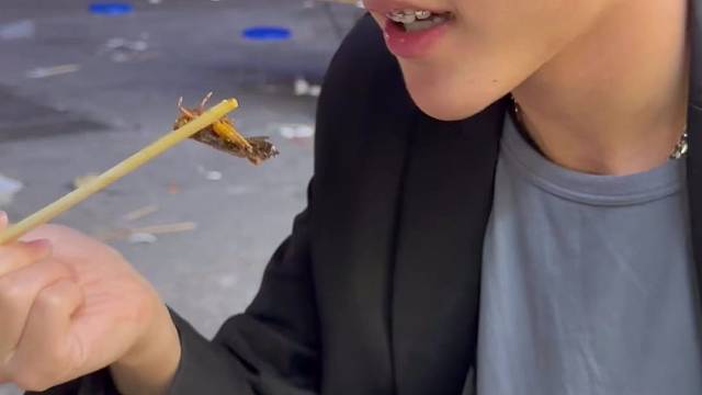 今天外头吃喝不直播