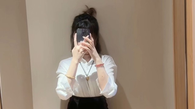 为什么成年了脸还这么婴儿肥呜呜呜呜～
祝我的宝贝们情人节快乐*^_^*