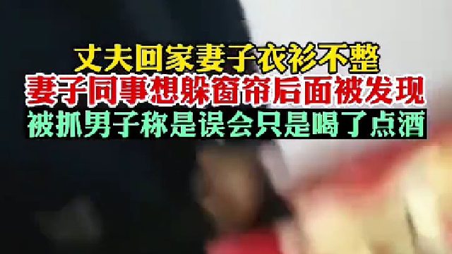 她还在玩指甲，跟本没把你放眼里