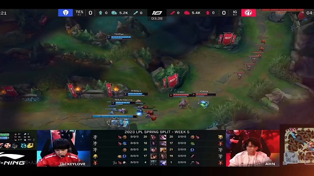 小天蜘蛛三级下路游走抓死Wink拿下一血