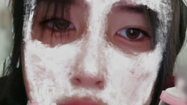 青春是一阵偶尔划过的风，不经意间，已吹得我泪流满面。