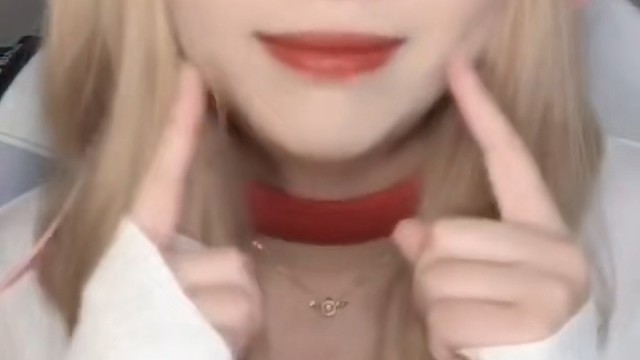 “任何时候距离都是必要的不过分倾诉自己不过分渗透别人”
​