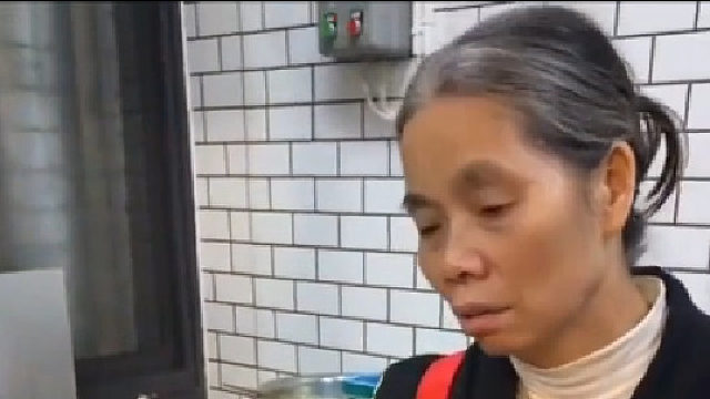 “你怎么卖三块钱”“是啊，你要么”这才是正常对话嘛