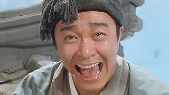 大哥出门发现自家车上全是雪