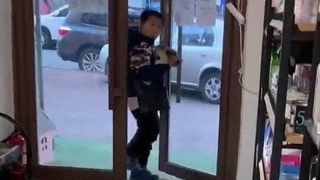 小家伙和店主都很棒