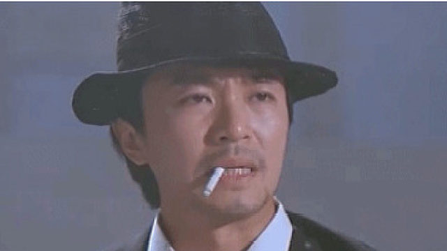 老人卖草莓忙活一天挣40元，打车回家要价50多？？？无奈之下拨打了公益救援电话