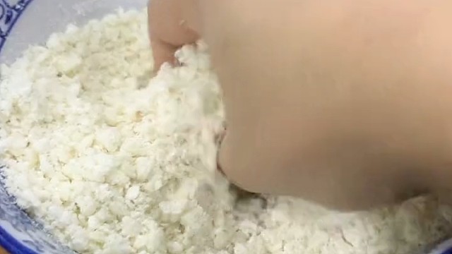 第一次吃泡馍，这个馍掰的对么？