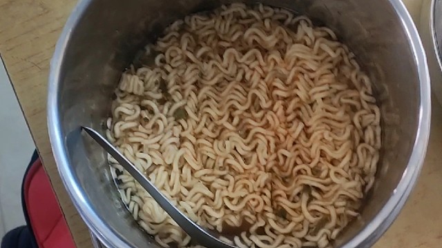 广西山区小学生日常午餐