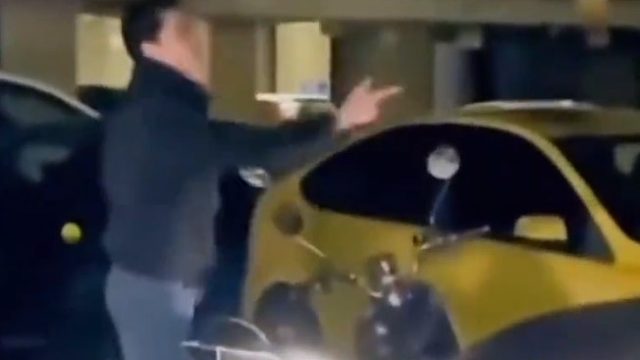 突发！车主因要停别人车位引争执！