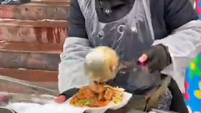 东北的十元盒饭有多实惠？看饿了