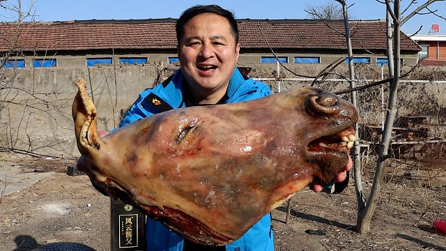 冰箱还有半个驴头，拿来做个“熏驴头”，满满香薰味道，真美味