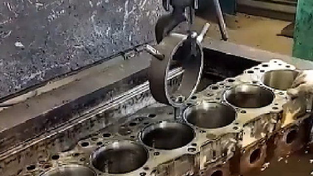 清理发动机内部积碳，提升动力降低油耗