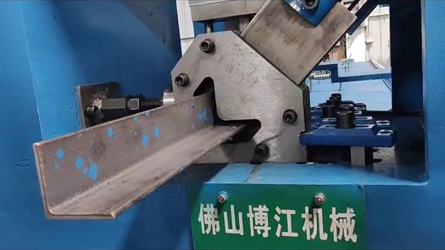 角铁支架冲切数控一体机角钢开孔打眼冲床