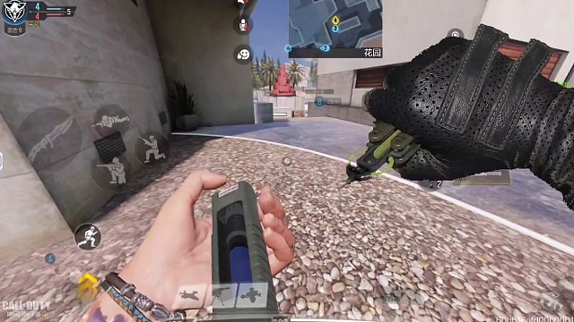 “这里有绝招加速器，嘿，你想要这个吗？你太慢了”