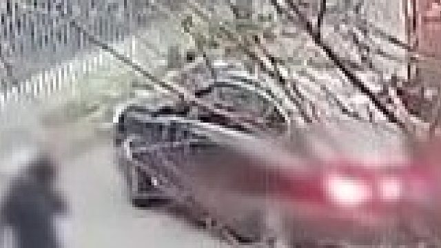 一个搬起石头砸了自己脚的故事…