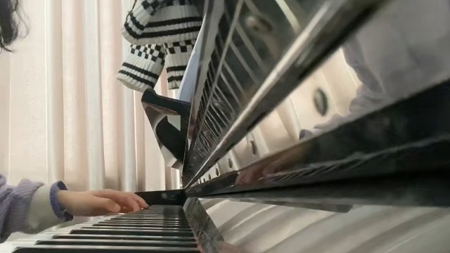 试图藏起情绪，缺忘了眼睛会说话