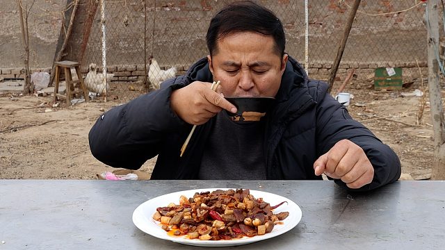 29元买了一袋熟羊杂，做个辣炒羊杂，香辣入味，美味十足