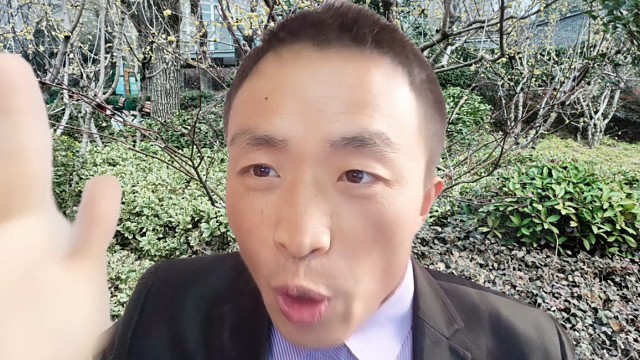 三国演义之袁绍商议对付华雄之策，贬低刘备