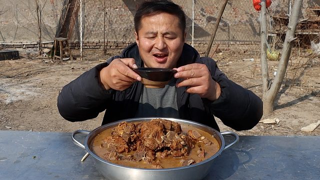 儿子要吃梅花骨，128元买10斤做个“红烧梅花骨”，肉质鲜嫩