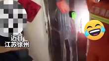 打不开门求助消防员被怀疑，为证明身份，下一秒尴尬的无言以对`