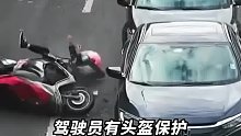 摩托车被轿车追尾，幸“盔”有它！