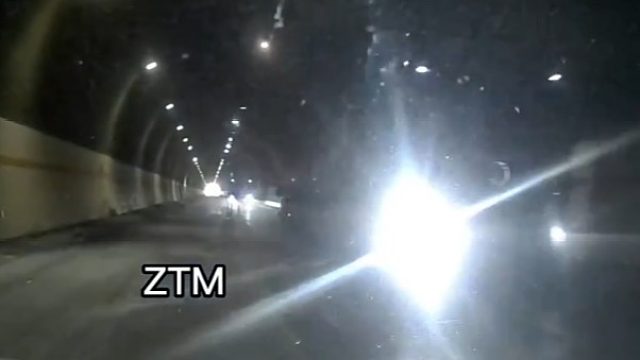 隧道内遇到惊险一幕，差点就吃席了。网友：施工单位太不负责任了
