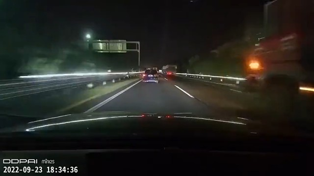 这是哪里飞来了一个轮胎