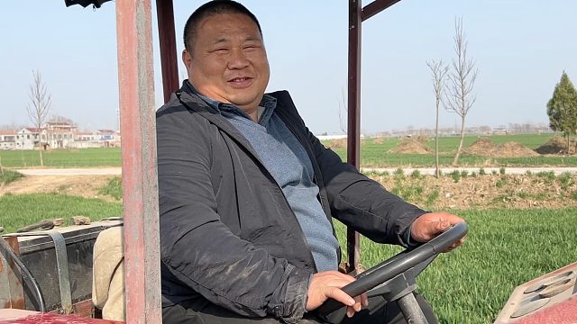 儿媳嫌父母干活太辛苦，特意下厨做大餐送去，老爸直夸贤惠又孝顺