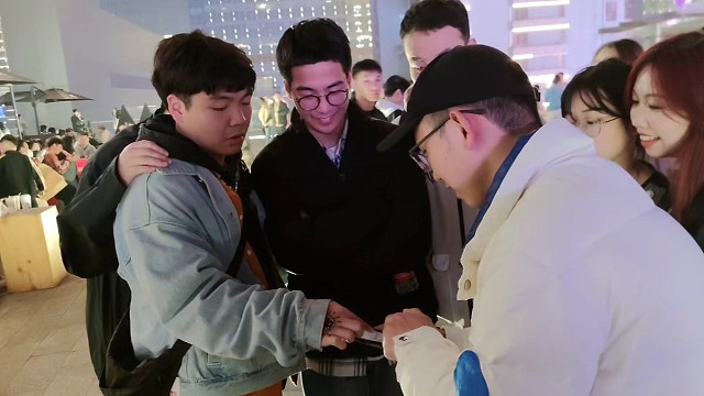 小哥哥对不住了！哈哈哈哈哈哈！