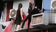 一女子不慎坠楼，事发时站在窗外雨棚发生争执