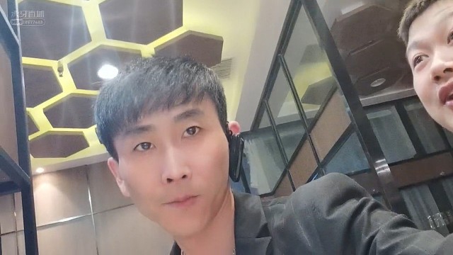 这气质状态半死不拉活.比我帅吗@