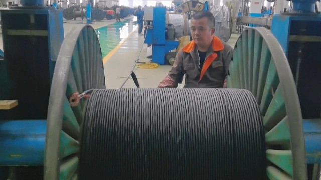 李总的工地临时加电缆，车间一线的兄弟们大批量生产中，看来记录又要被刷新了！