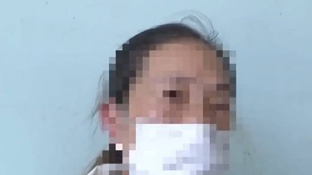 女子走应急车道还说不是自己的问题