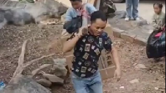 网友：相亲相爱的一家人！