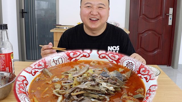 岳父送来一副羊下水，简单做个内蒙羊杂碎，拌上米饭，超级过瘾！