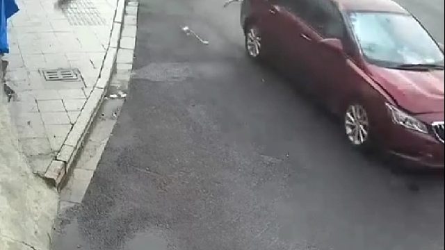 这司机是睡着了吗？