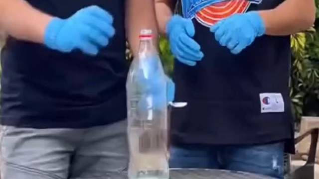 我咬紧牙关，眯着双眼。就是为了等那声砰！