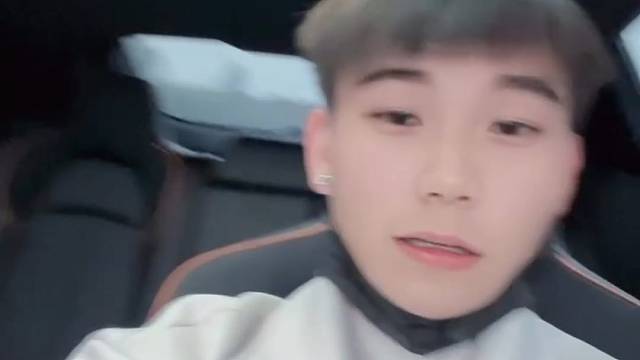 文山发型师鑫羽