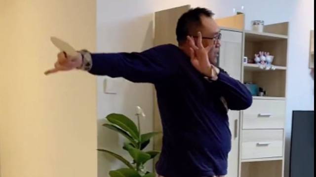 当娃哄睡时，姐夫的心情…