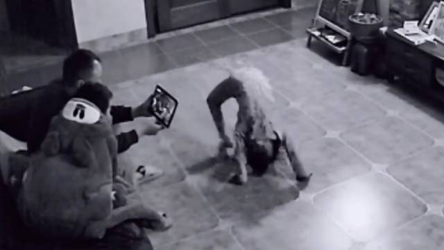 半夜被女儿吓个半死