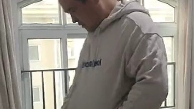 穿上孩子不要的衣服，别说年轻不少呢？