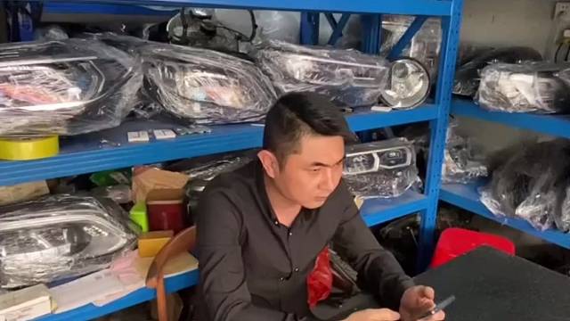 客户上买奔驰S500大灯顺了主机电器