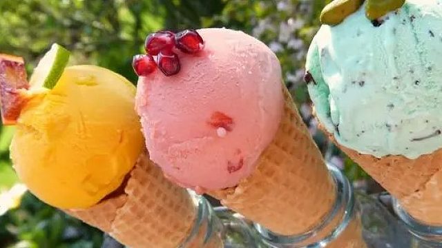 感谢 娶仔仔老板的大火锅吼 哎嘿 开饭喽 开饭喽 今日份的食物