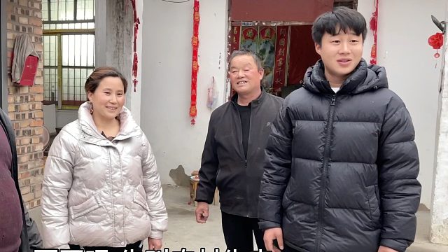爸妈齐上阵给儿媳帮忙 一家人都争先恐后上才艺 场面让人哭笑不得