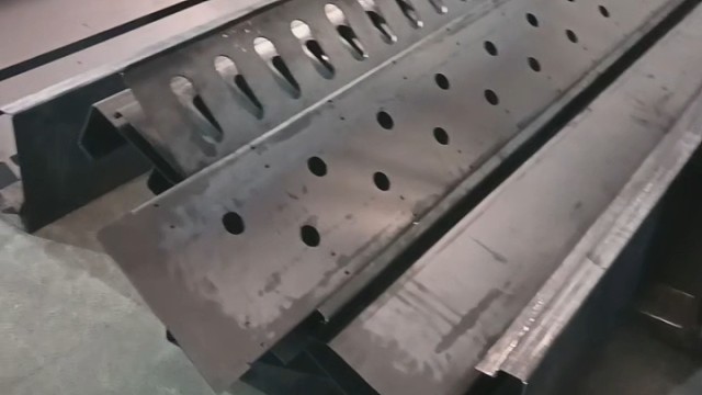 折弯过后就是二保焊了