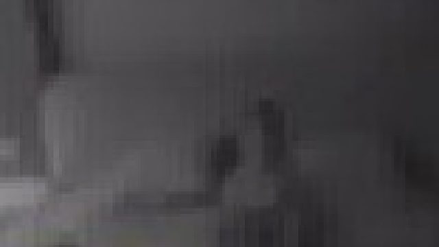 我住这里的不行，我付你房费好了！