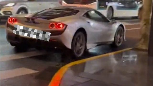 网友：这“咔哒”一声心疼死了…